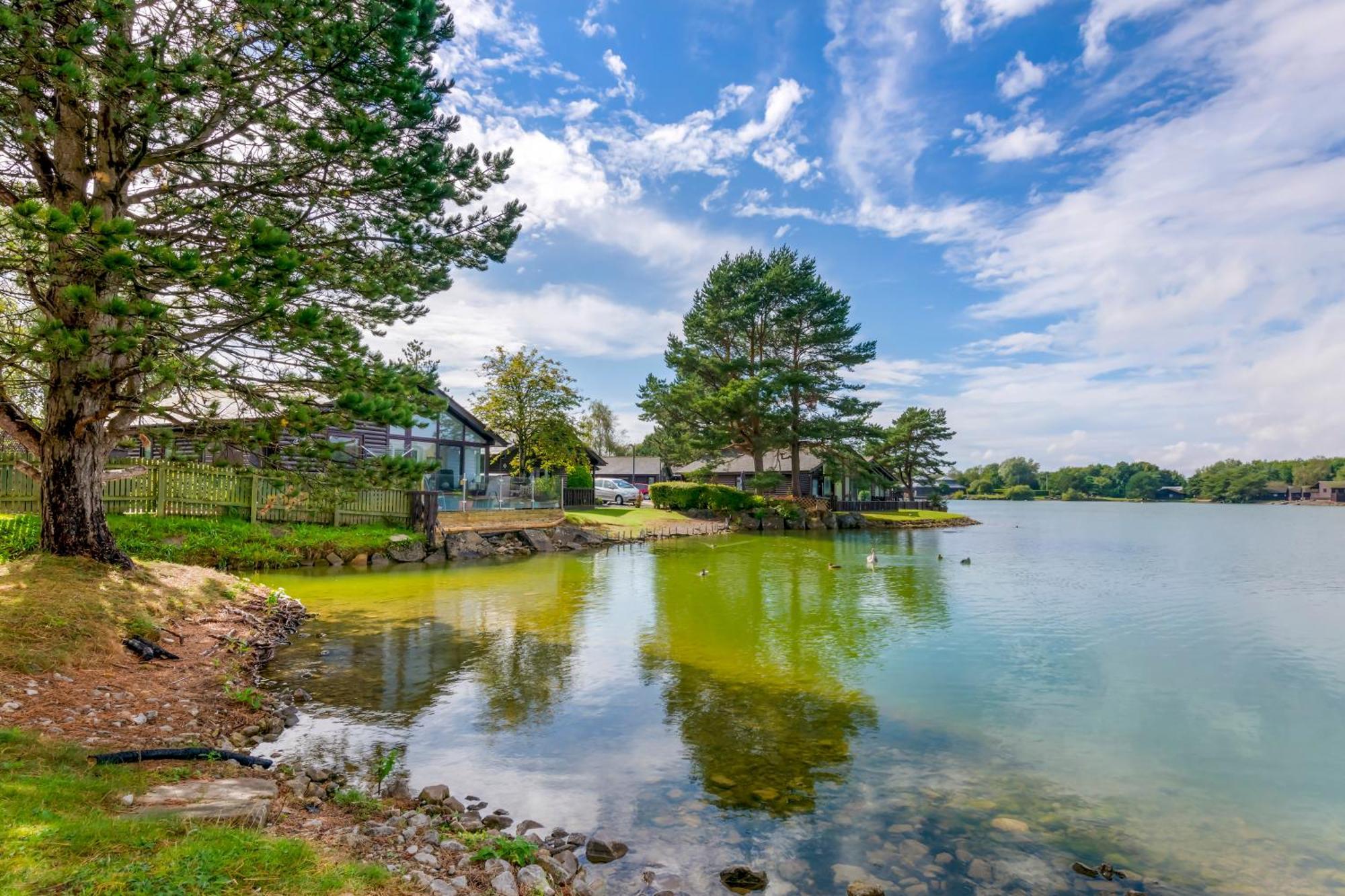 Pine Lake Resort Carnforth Buitenkant foto